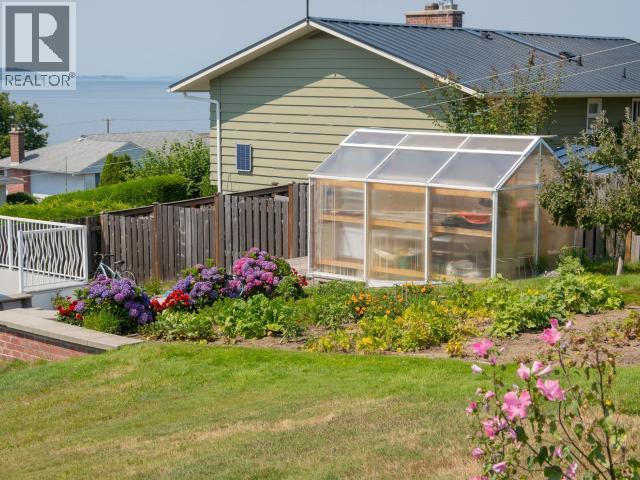 3848 Gordon Ave, Powell River, BC - Outdoor