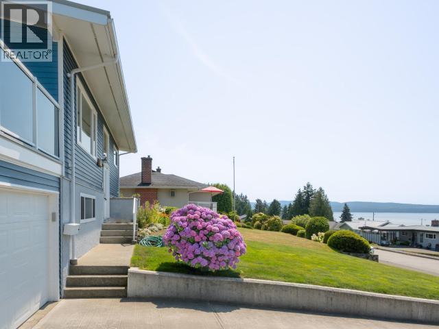 3848 Gordon Ave, Powell River, BC - Outdoor