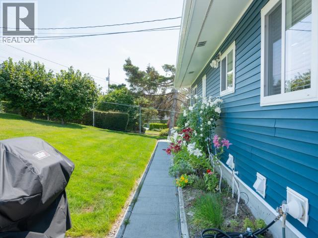 3848 Gordon Ave, Powell River, BC - Outdoor