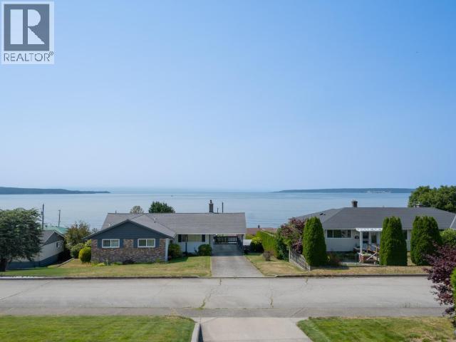 3848 Gordon Ave, Powell River, BC - Outdoor With Body Of Water