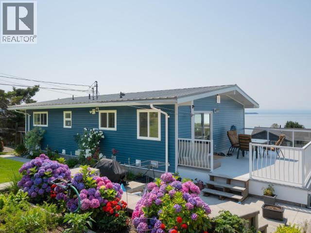 3848 Gordon Ave, Powell River, BC - Outdoor With Deck Patio Veranda