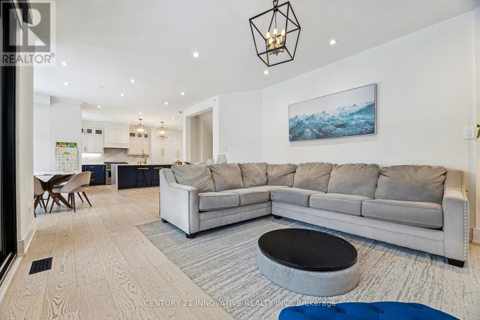 6 Devonridge Crescent, Toronto, ON - Indoor Photo Showing Living Room