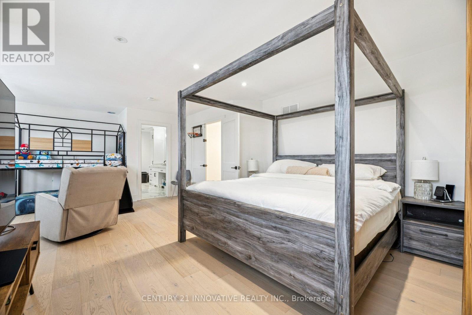 6 Devonridge Crescent, Toronto, ON - Indoor Photo Showing Bedroom