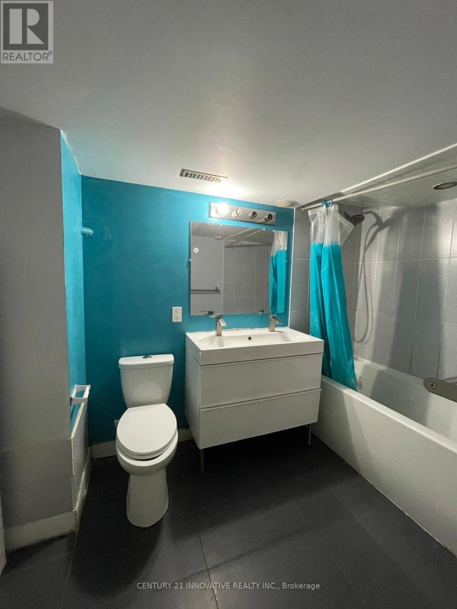 6 Devonridge Crescent, Toronto, ON - Indoor Photo Showing Bathroom