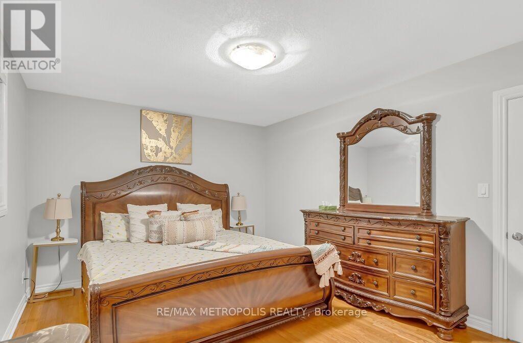 100 Warren Road, Kitchener, ON - Indoor Photo Showing Bedroom