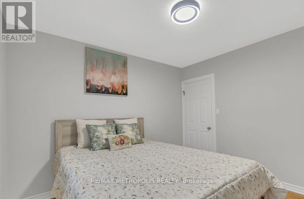 100 Warren Road, Kitchener, ON - Indoor Photo Showing Bedroom