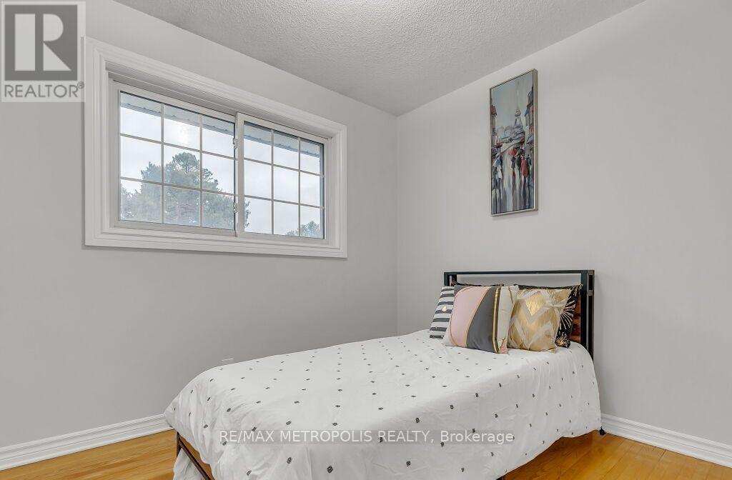 100 Warren Road, Kitchener, ON - Indoor Photo Showing Bedroom