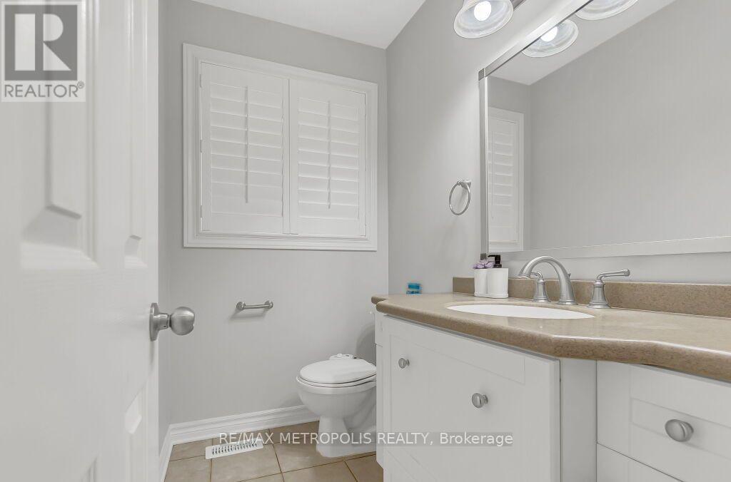 100 Warren Road, Kitchener, ON - Indoor Photo Showing Bathroom