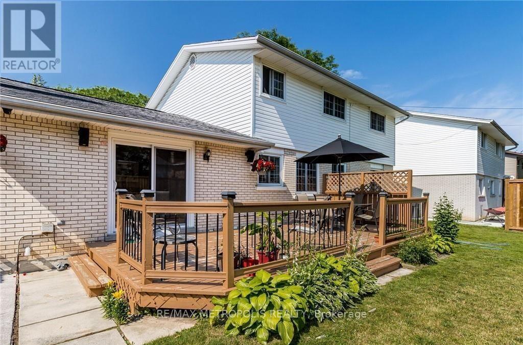 100 Warren Road, Kitchener, ON - Outdoor With Deck Patio Veranda With Exterior