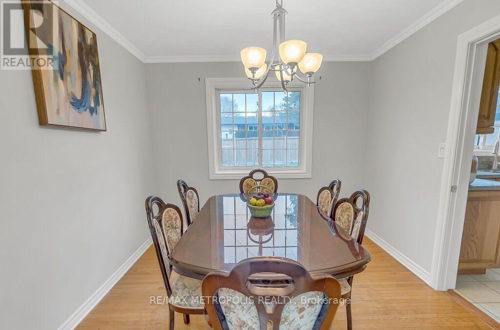 100 Warren Road, Kitchener, ON - Indoor Photo Showing Dining Room