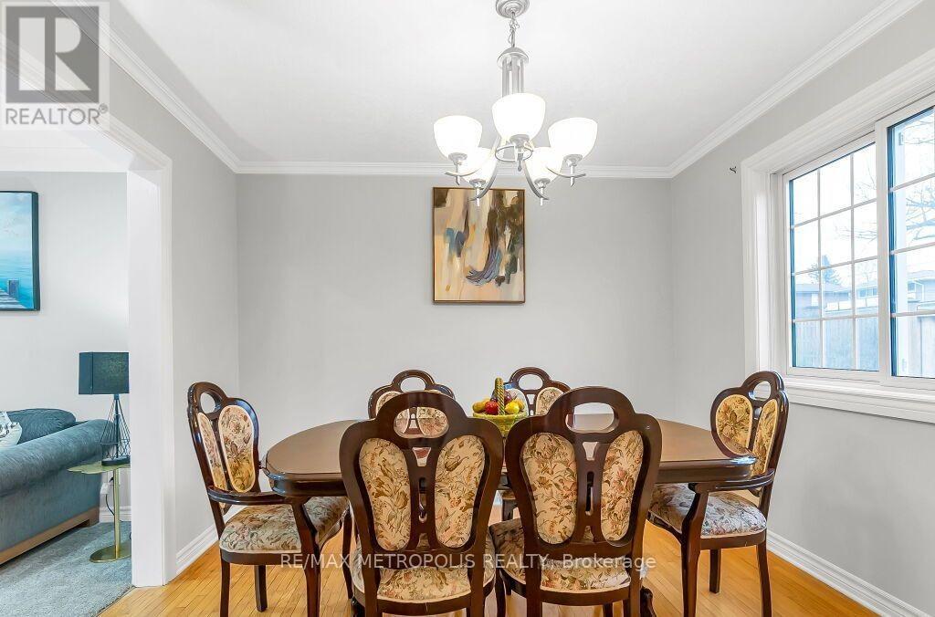 100 Warren Road, Kitchener, ON - Indoor Photo Showing Dining Room