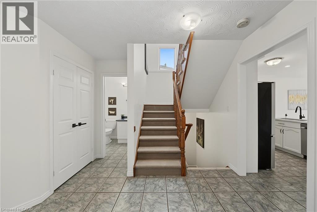 11 Sedona Court, Hamilton, ON - Indoor Photo Showing Other Room
