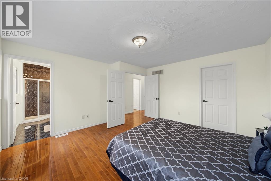 11 Sedona Court, Hamilton, ON - Indoor Photo Showing Bedroom