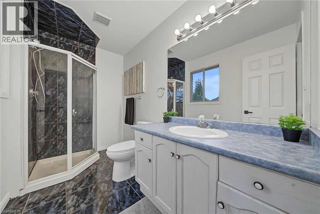 11 Sedona Court, Hamilton, ON - Indoor Photo Showing Bathroom