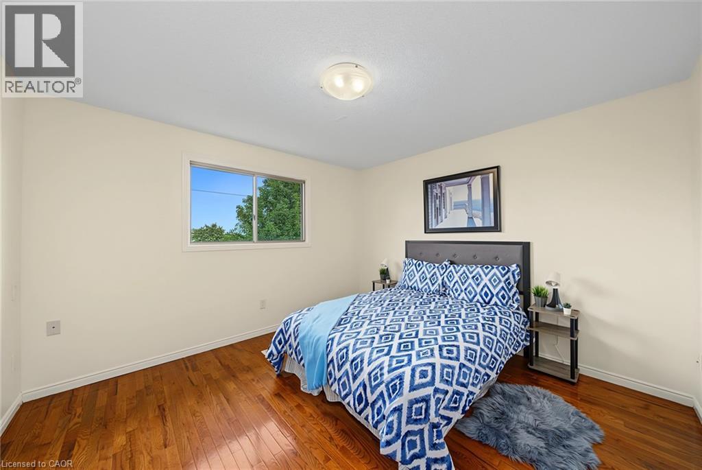 11 Sedona Court, Hamilton, ON - Indoor Photo Showing Bedroom