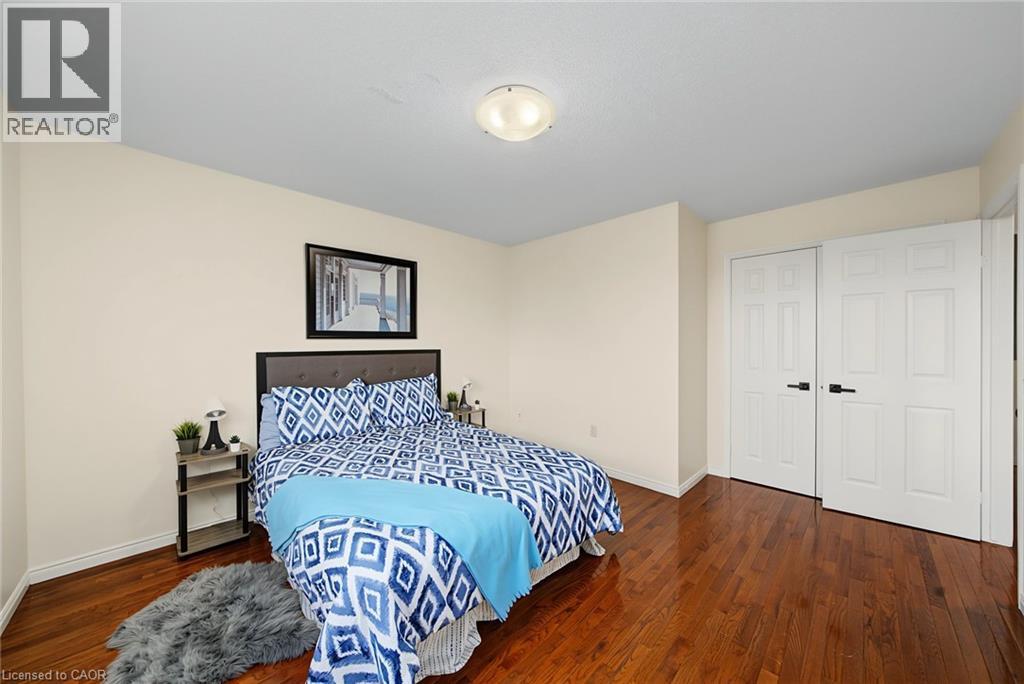 11 Sedona Court, Hamilton, ON - Indoor Photo Showing Bedroom