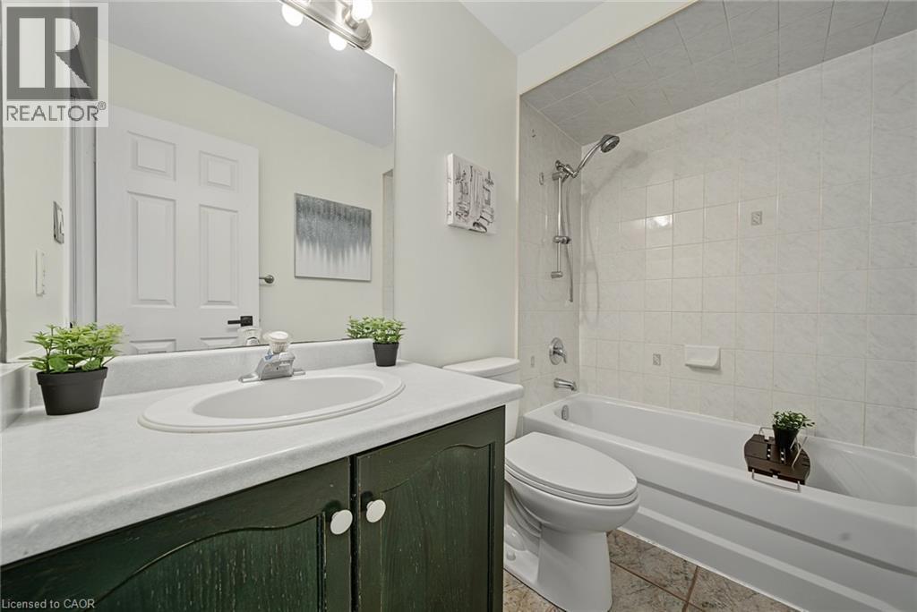 11 Sedona Court, Hamilton, ON - Indoor Photo Showing Bathroom
