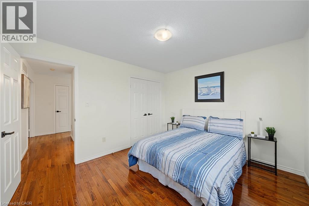 11 Sedona Court, Hamilton, ON - Indoor Photo Showing Bedroom