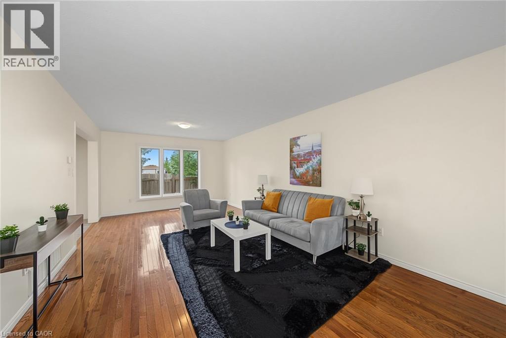 11 Sedona Court, Hamilton, ON - Indoor Photo Showing Living Room