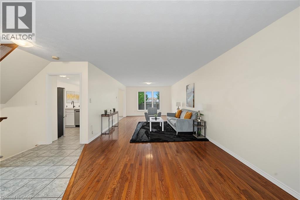 11 Sedona Court, Hamilton, ON - Indoor Photo Showing Other Room