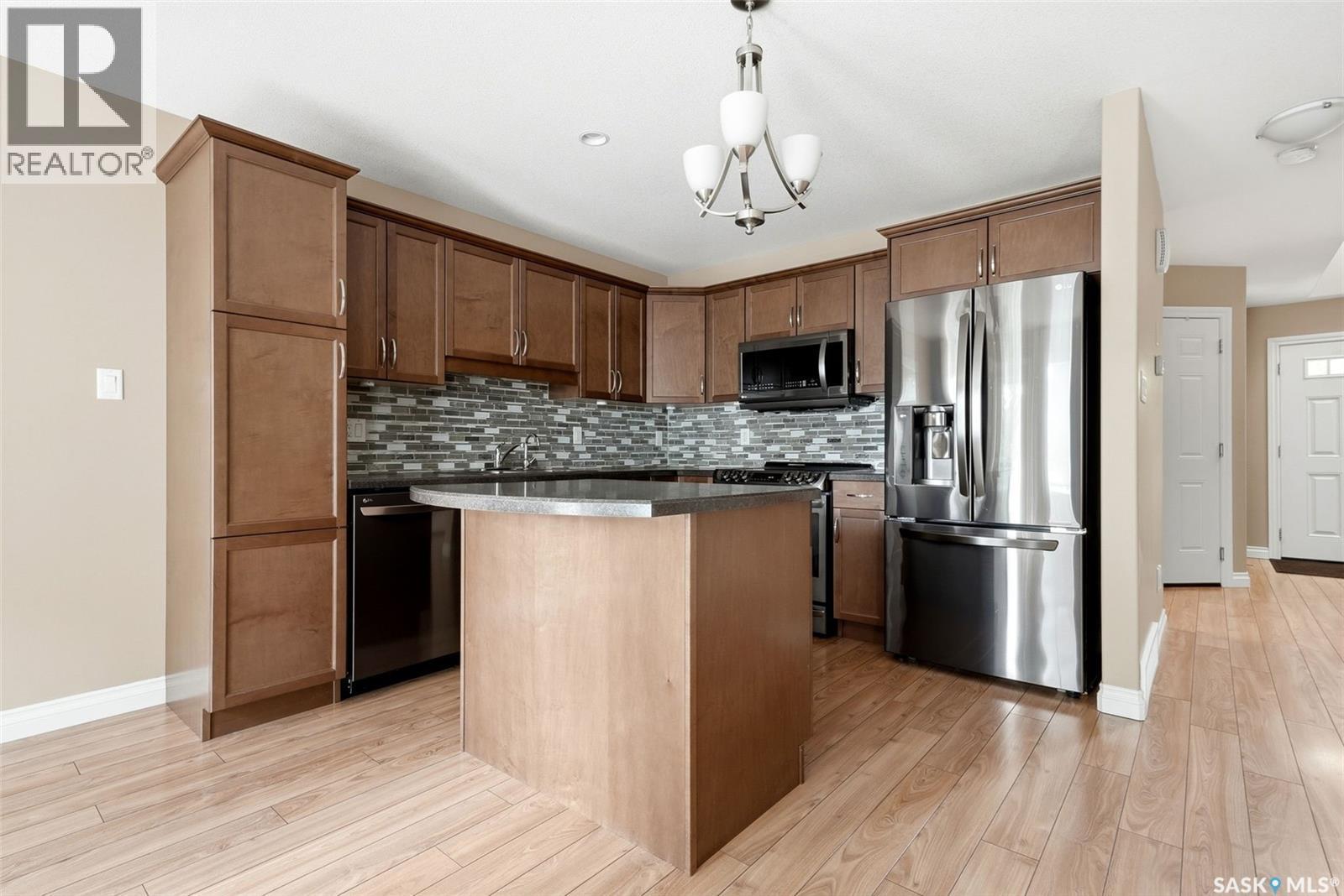 837 Connaught Street, Regina, SK - Indoor Photo Showing Kitchen With Upgraded Kitchen
