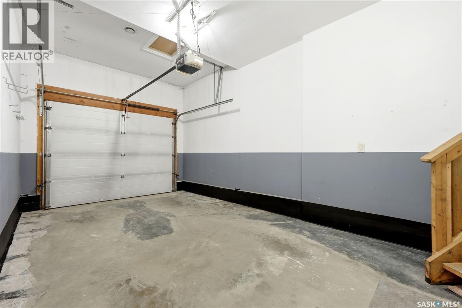 837 Connaught Street, Regina, SK - Indoor Photo Showing Garage