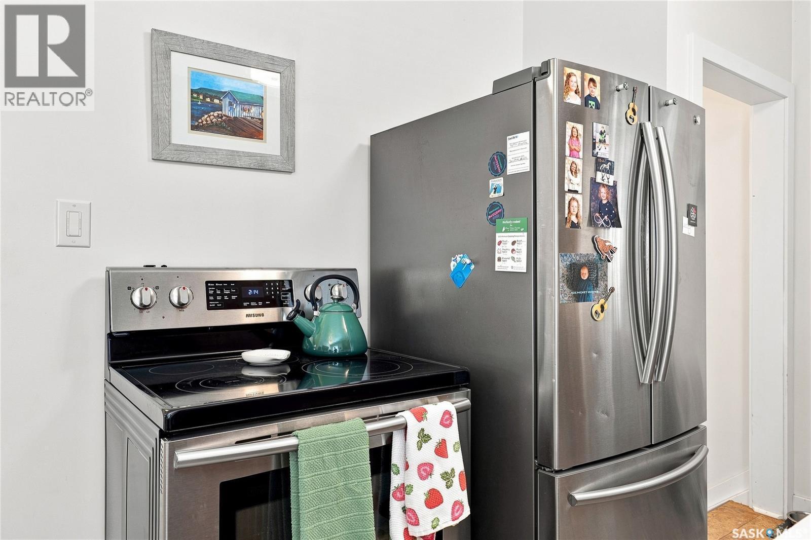 301 Cascade Street, Saskatoon, SK - Indoor Photo Showing Kitchen