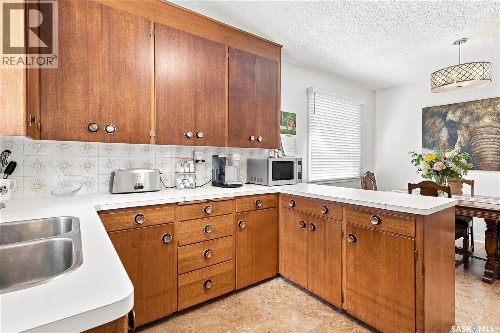 301 Cascade Street, Saskatoon, SK - Indoor Photo Showing Kitchen With Double Sink