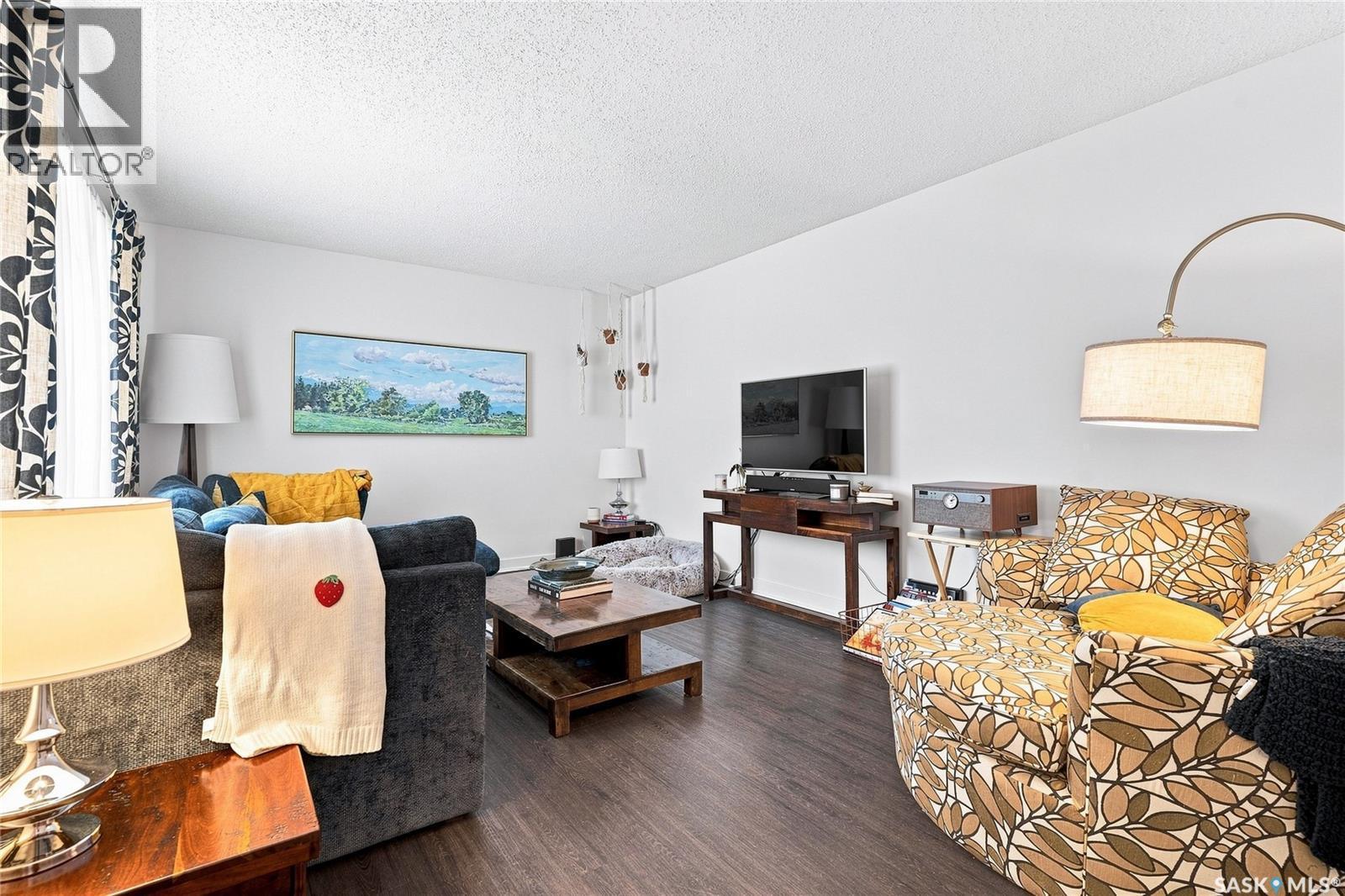 301 Cascade Street, Saskatoon, SK - Indoor Photo Showing Living Room