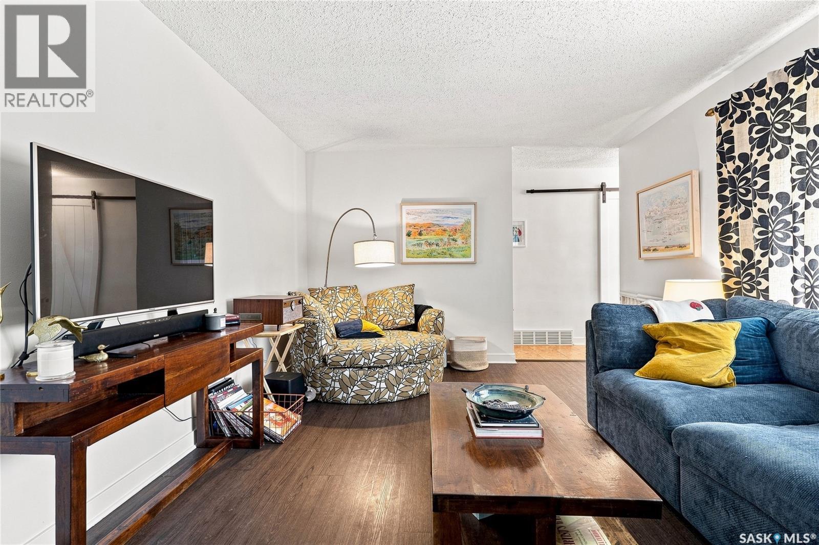301 Cascade Street, Saskatoon, SK - Indoor Photo Showing Living Room
