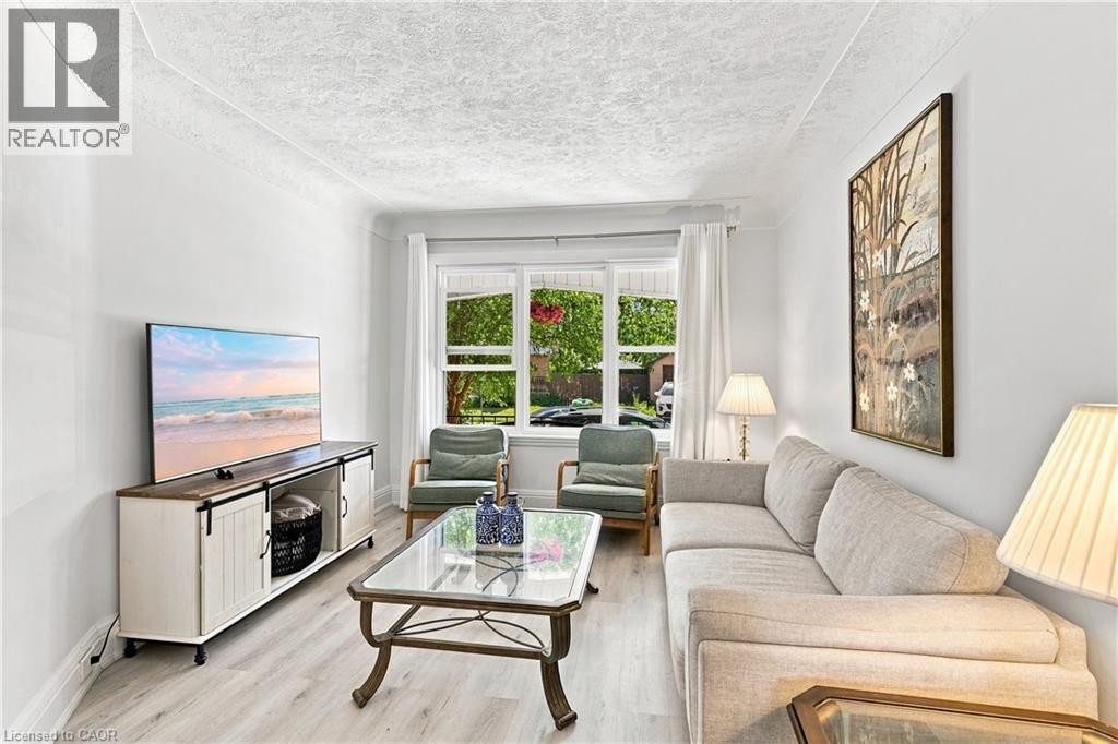 463 Dunsmure Road, Hamilton, ON - Indoor Photo Showing Living Room