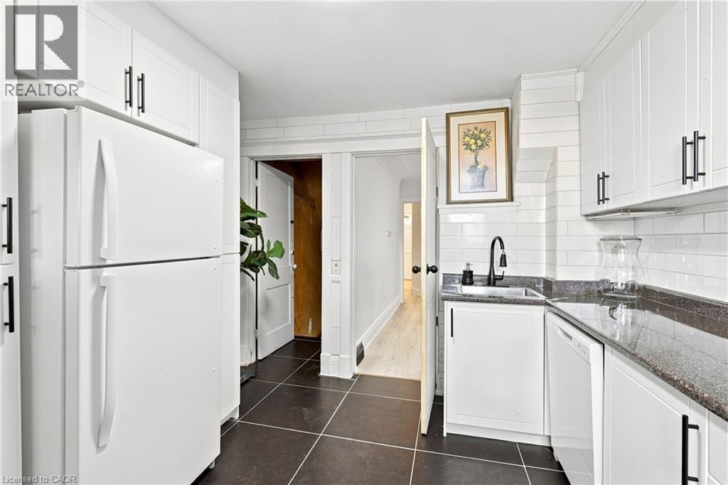 463 Dunsmure Road, Hamilton, ON - Indoor Photo Showing Kitchen