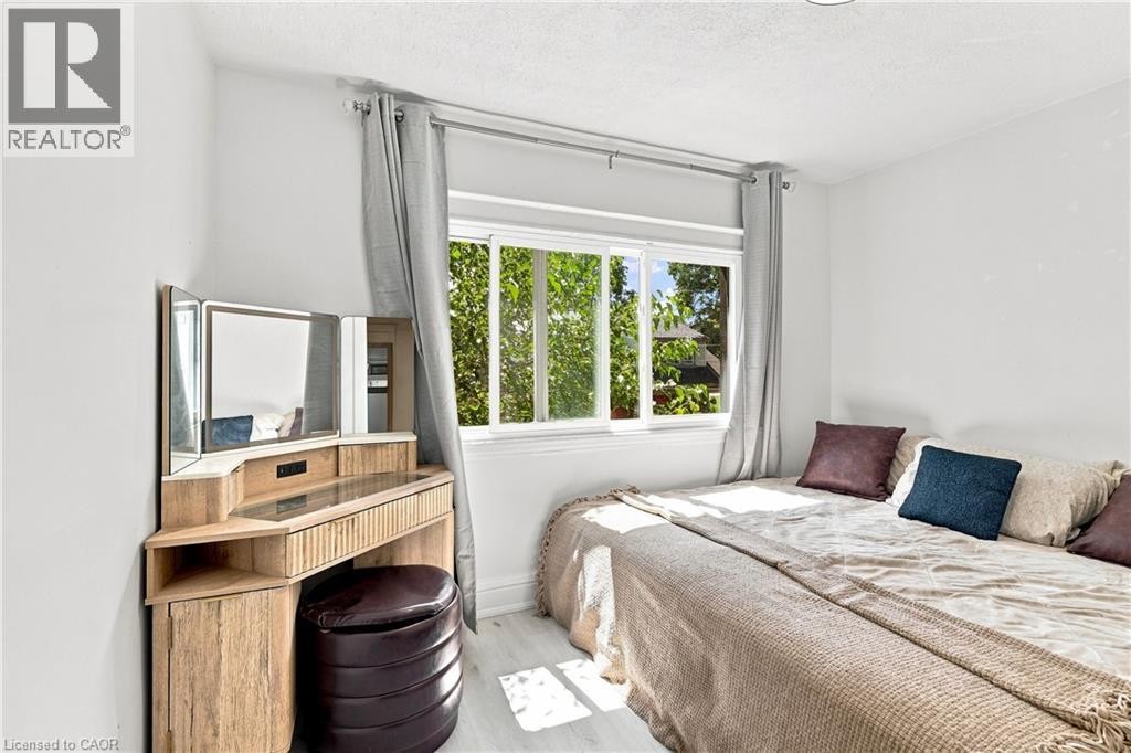 463 Dunsmure Road, Hamilton, ON - Indoor Photo Showing Bedroom