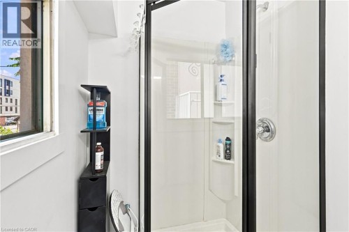 463 Dunsmure Road, Hamilton, ON - Indoor Photo Showing Bathroom