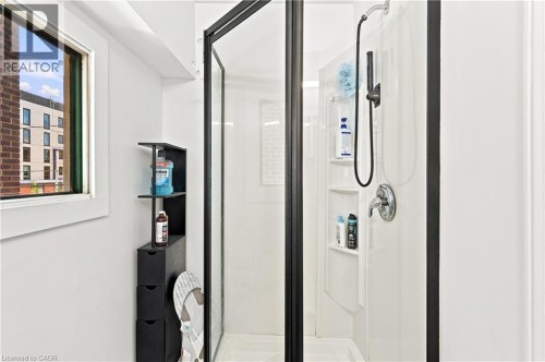 463 Dunsmure Road, Hamilton, ON - Indoor Photo Showing Bathroom