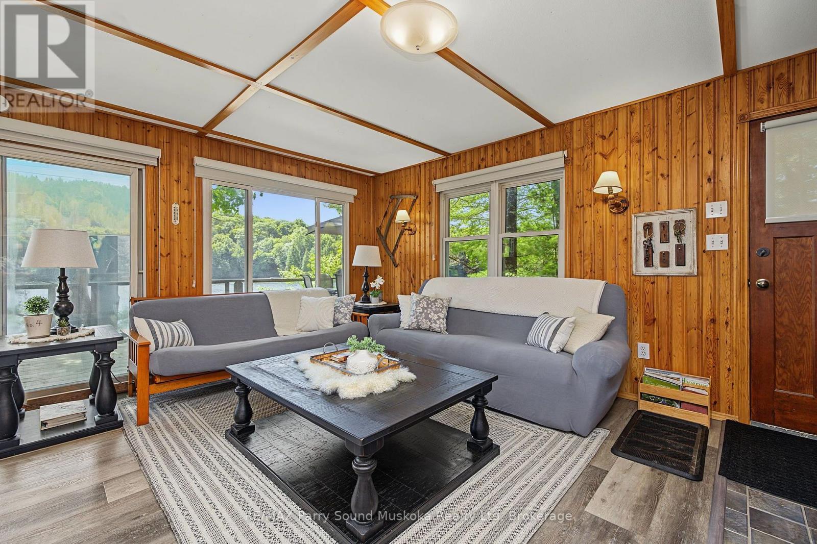 4 Post Lane, Seguin, ON - Indoor Photo Showing Living Room