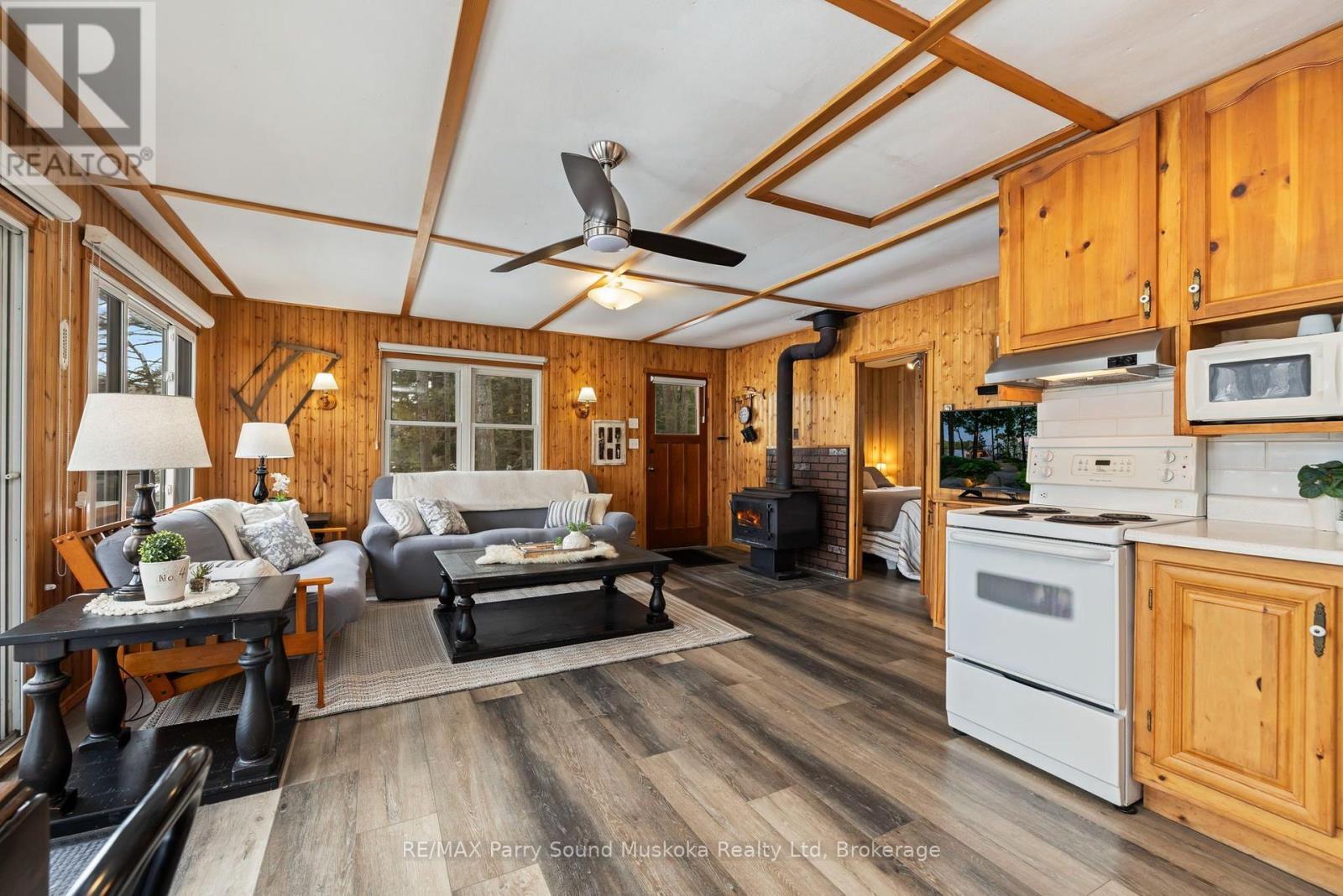 Easy care laminate floors - 4 Post Lane, Seguin, ON - Indoor Photo Showing Other Room