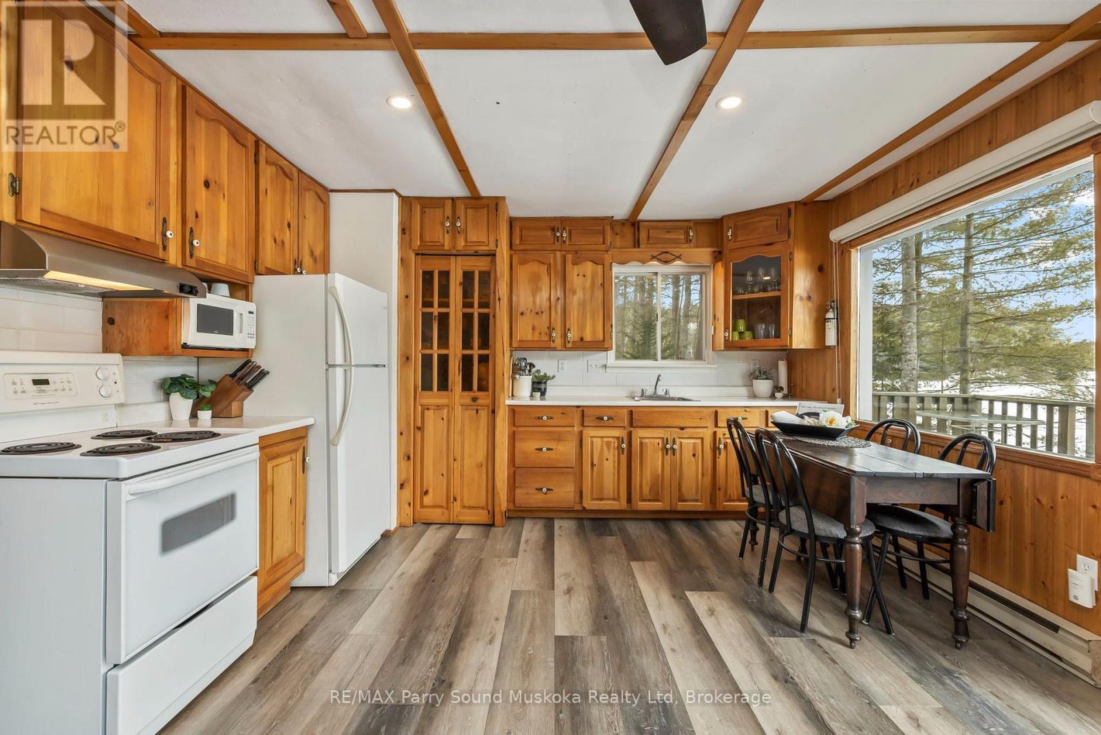 4 Post Lane, Seguin, ON - Indoor Photo Showing Kitchen