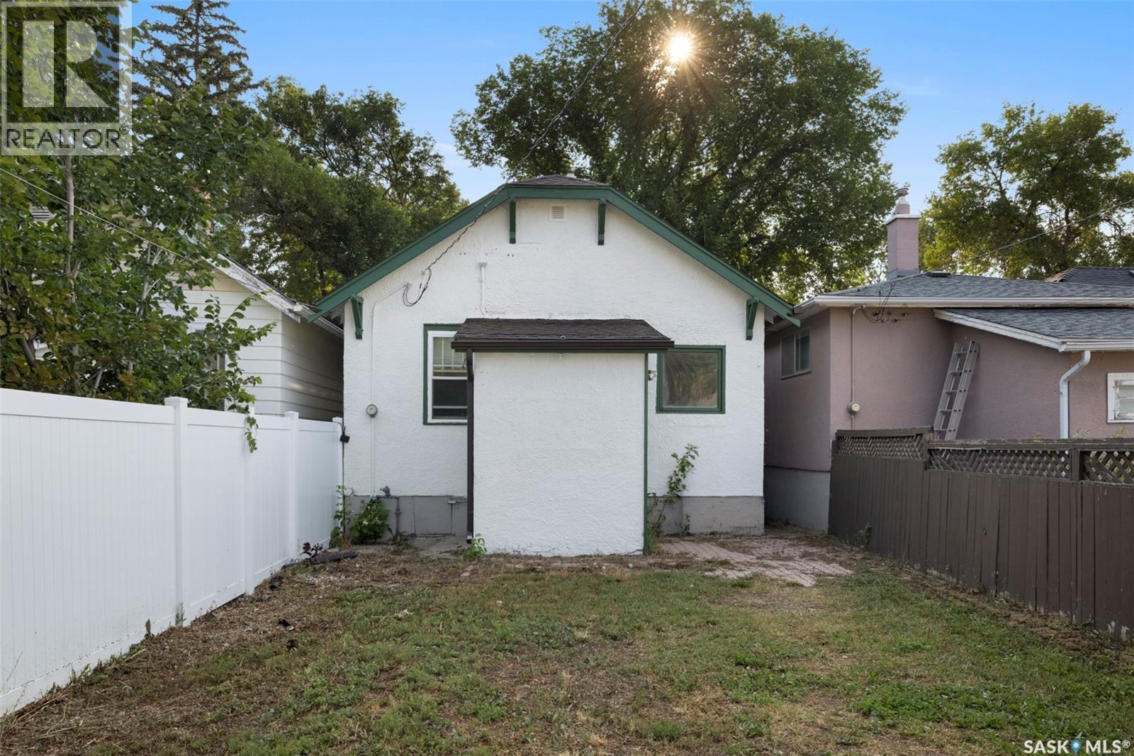 2458 Edgar Street, Regina, SK - Outdoor