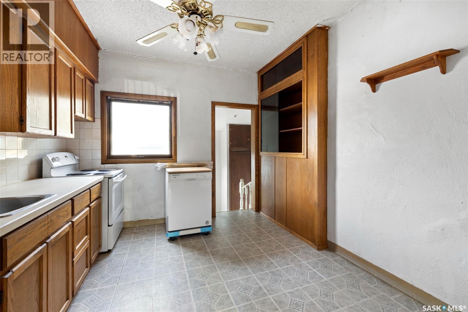 2458 Edgar Street, Regina, SK - Indoor Photo Showing Kitchen