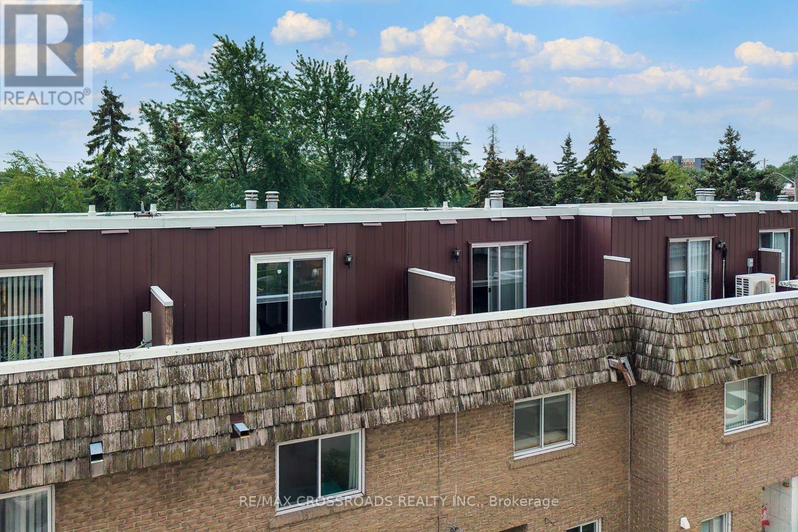 65 - 10 Rodda Boulevard, Toronto, ON - Outdoor