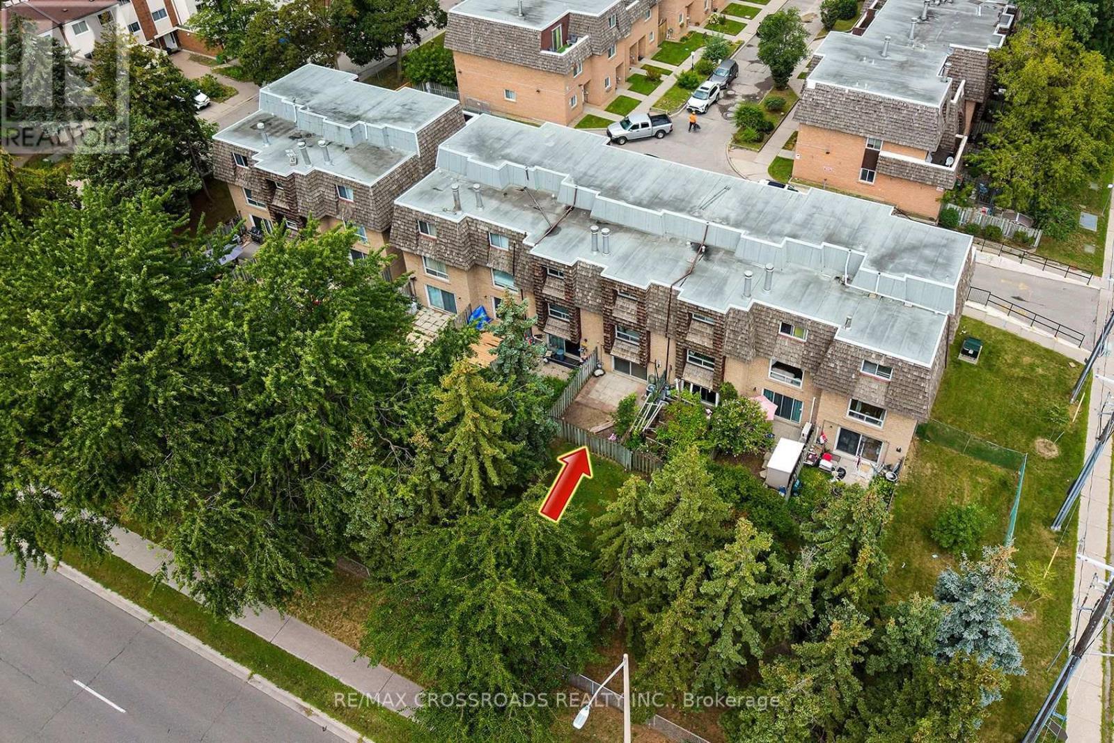 65 - 10 Rodda Boulevard, Toronto, ON - Outdoor