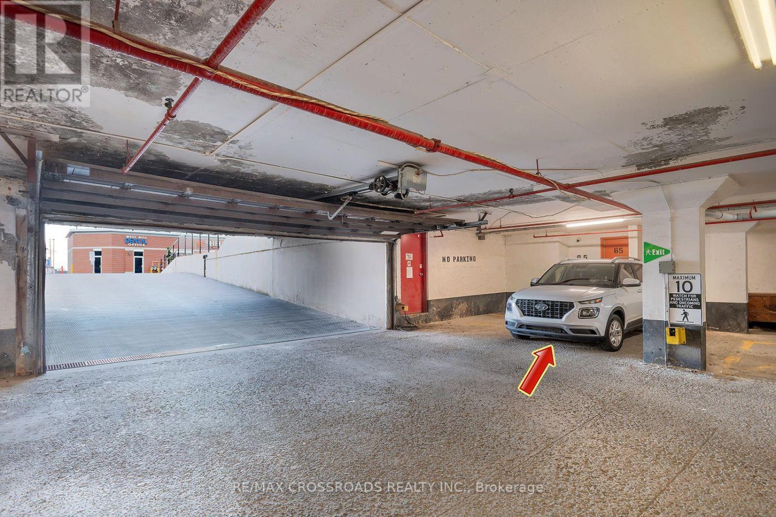 65 - 10 Rodda Boulevard, Toronto, ON - Indoor Photo Showing Garage