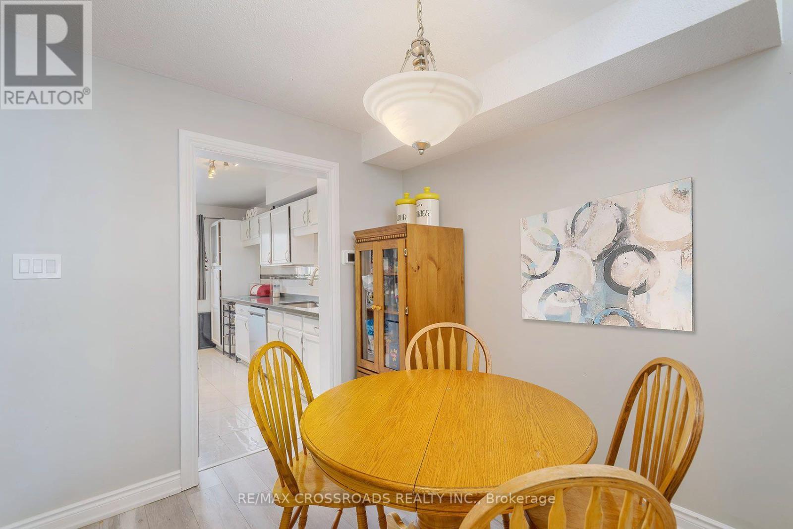 65 - 10 Rodda Boulevard, Toronto, ON - Indoor Photo Showing Dining Room