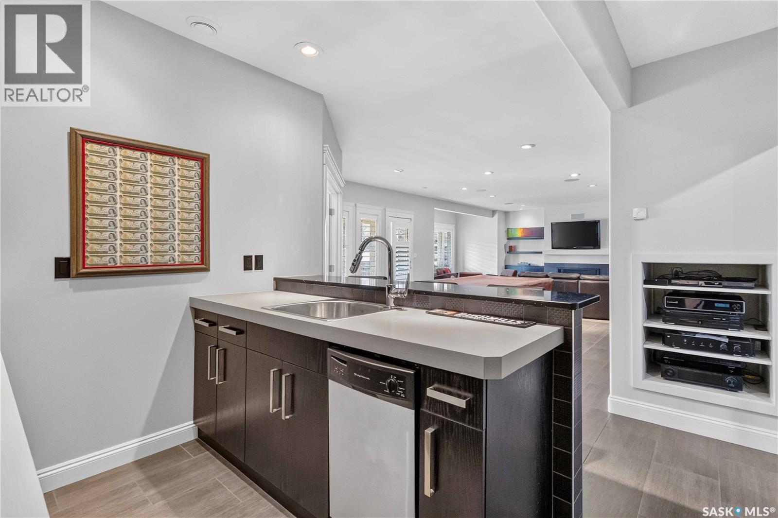 102 602 Cartwright Street, Saskatoon, SK - Indoor Photo Showing Kitchen
