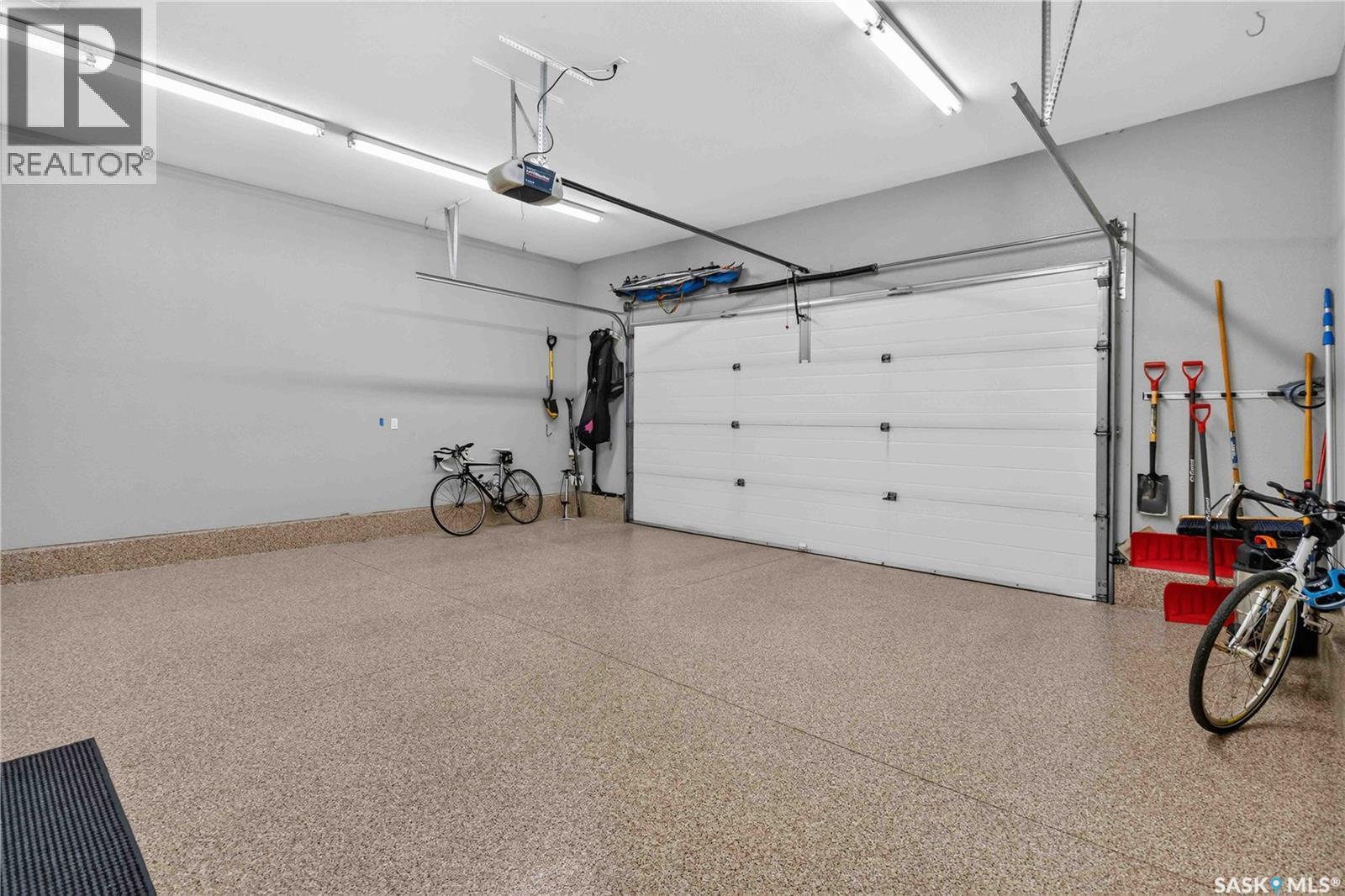 102 602 Cartwright Street, Saskatoon, SK - Indoor Photo Showing Garage