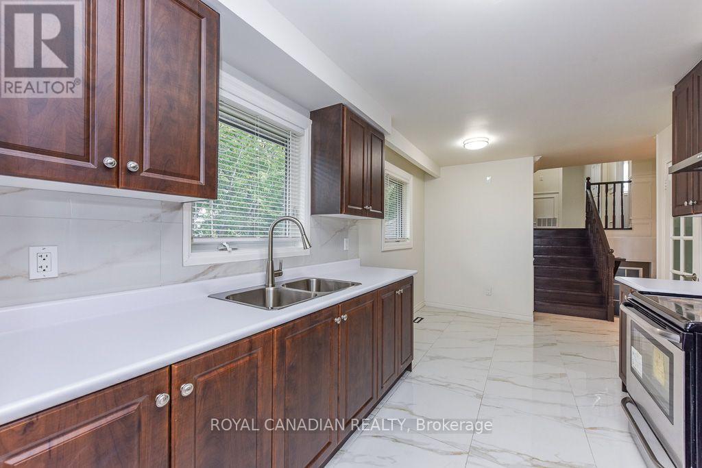 7700 Kittridge Drive, Mississauga, ON - Indoor Photo Showing Kitchen With Double Sink