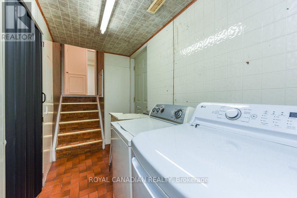 7700 Kittridge Drive, Mississauga, ON - Indoor Photo Showing Laundry Room