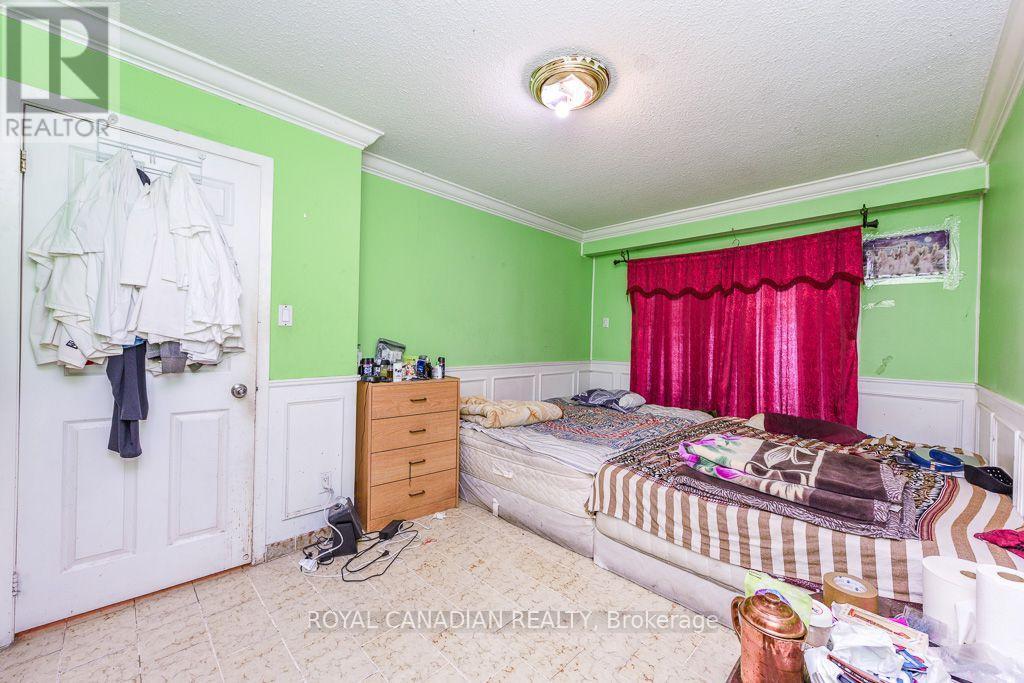 7700 Kittridge Drive, Mississauga, ON - Indoor Photo Showing Bedroom