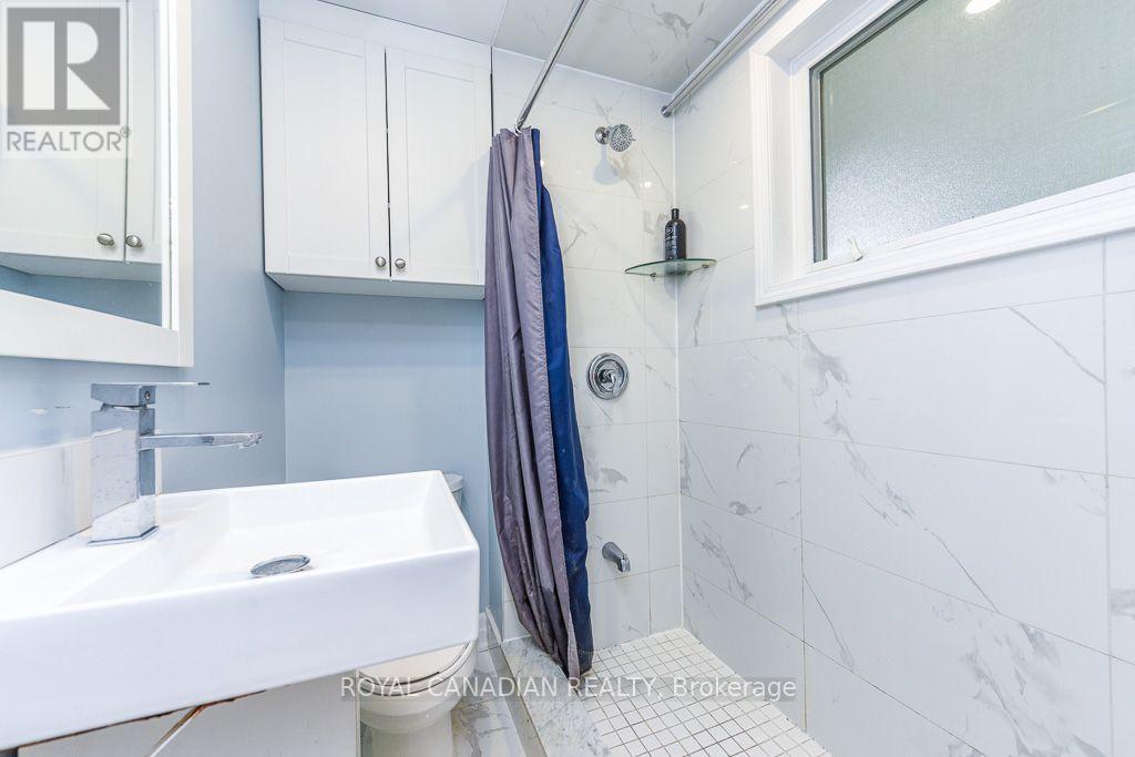 7700 Kittridge Drive, Mississauga, ON - Indoor Photo Showing Bathroom